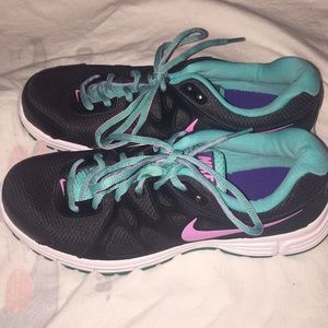 Black nike shoes size 8.5